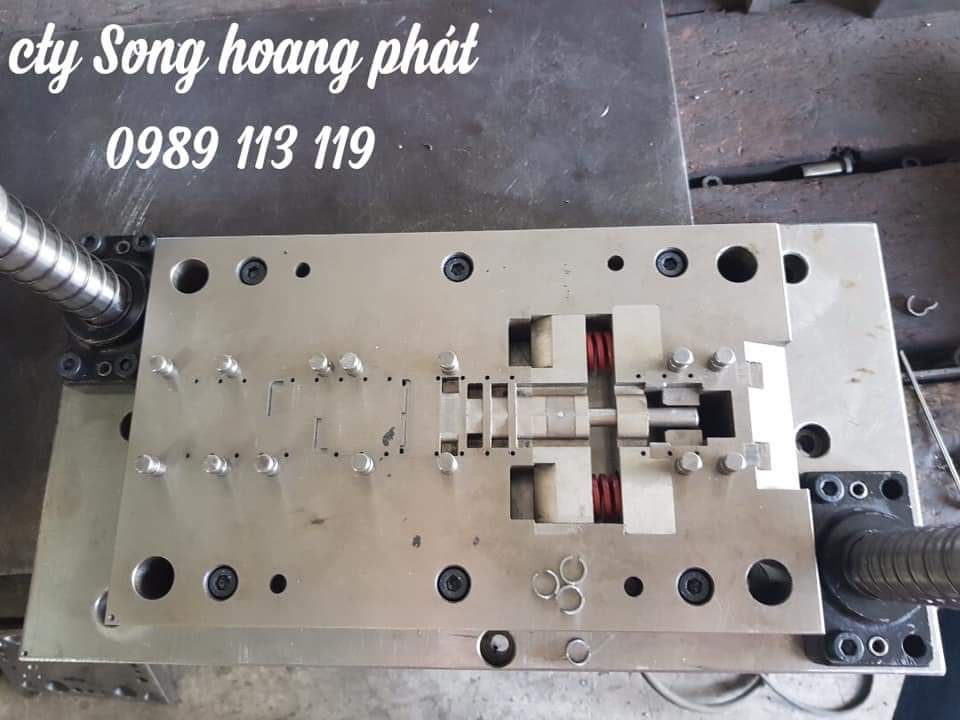 Khuôn dập liên hoàn